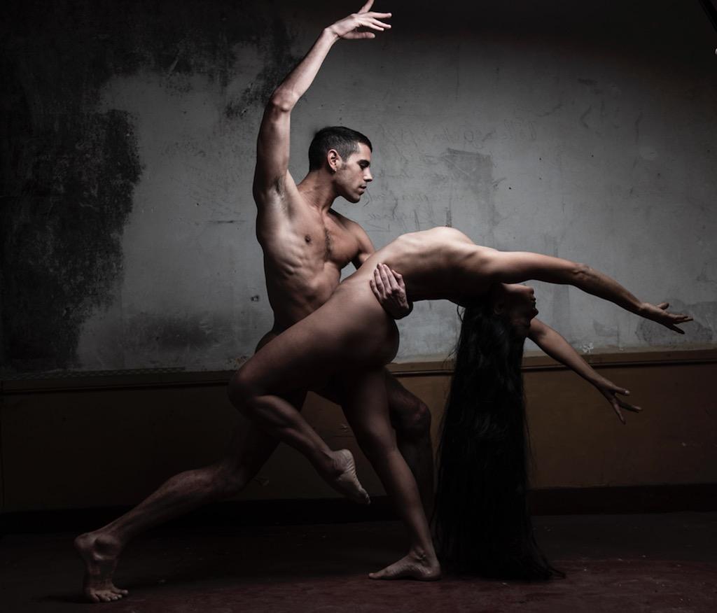 Pose en duo avec le danseur Valentin Chargy, photographe Julien Benhamou.