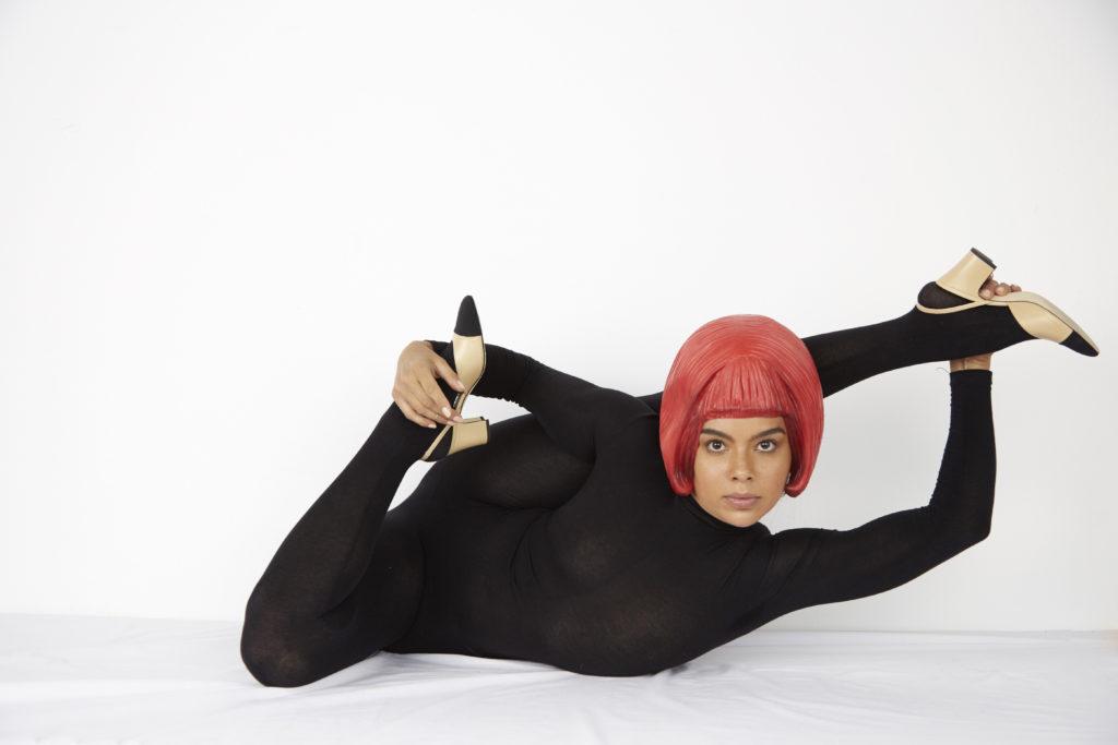 Elena, contorsionniste pour le magazine Lampoon, photographiée par Alice Rosati. Coiffe de Charlie Le Mindu. Souliers Chanel et combinaison Sansha.