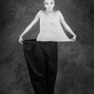 Elena Ramos, photographe. L'humoriste Charlotte Boisselier exprime l'androgynie dans son spectacle "Singulière".