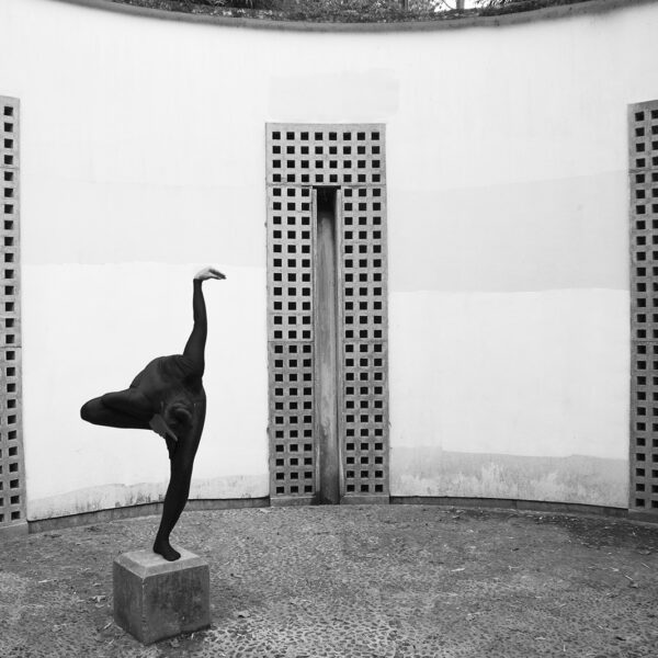 Elena Ramos autoportrait contorsionniste Parc de La Villette