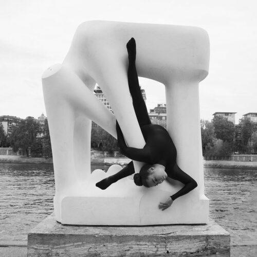 elena ramos contortionist photographer autoportrait