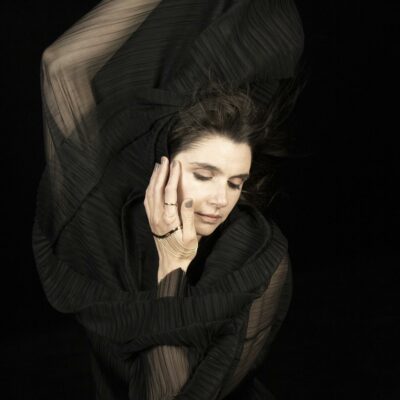 Photographie d'Elena Ramos pour la marque de bijoux MAM. Modèle : Céline Signoret.