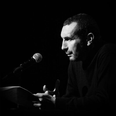 Lecture de Zinedine Soualem de Marcel Proust au théâtre 13ème Art, photographie Elena Ramos.