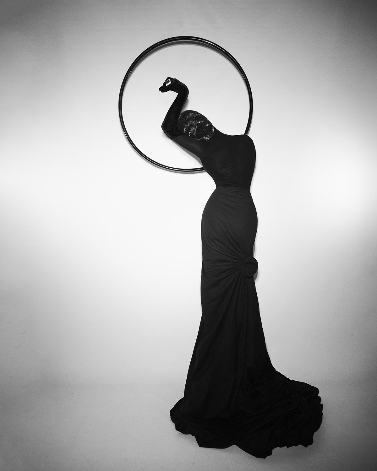 Autoportrait par Elena Ramos dans le style années 20, Le Paon.
