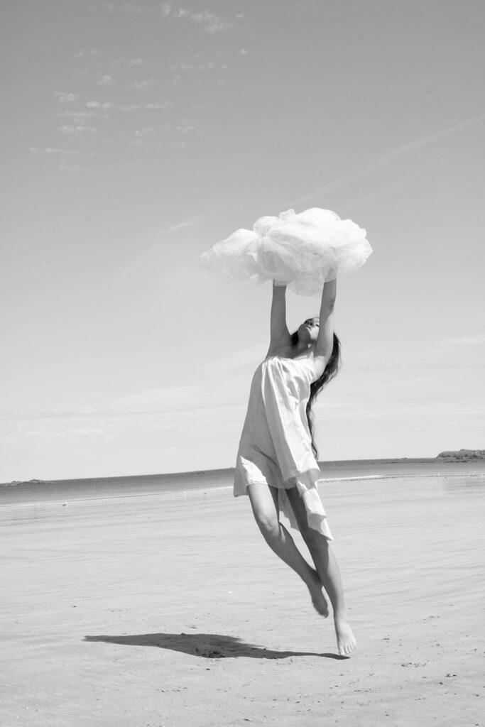 "La tête dans les nuages", autoportrait de l'artiste Elena Ramos.