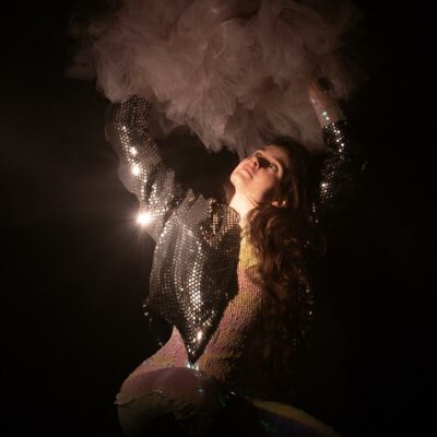 Elena Ramos, photographe. Céline Signoret, chorégraphe de danses contemporaines, Cie (La)Horde.