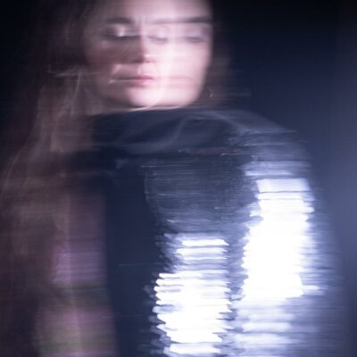 Elena Ramos, photographe. Céline Signoret, chorégraphe de danses contemporaines, Cie (La)Horde.