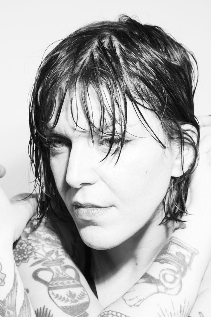 Portrait de Chloé Drouet, comédie et stand-up.