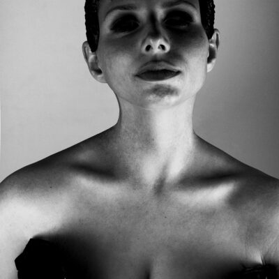 Photo d'un buste féminin par Elena Ramos.