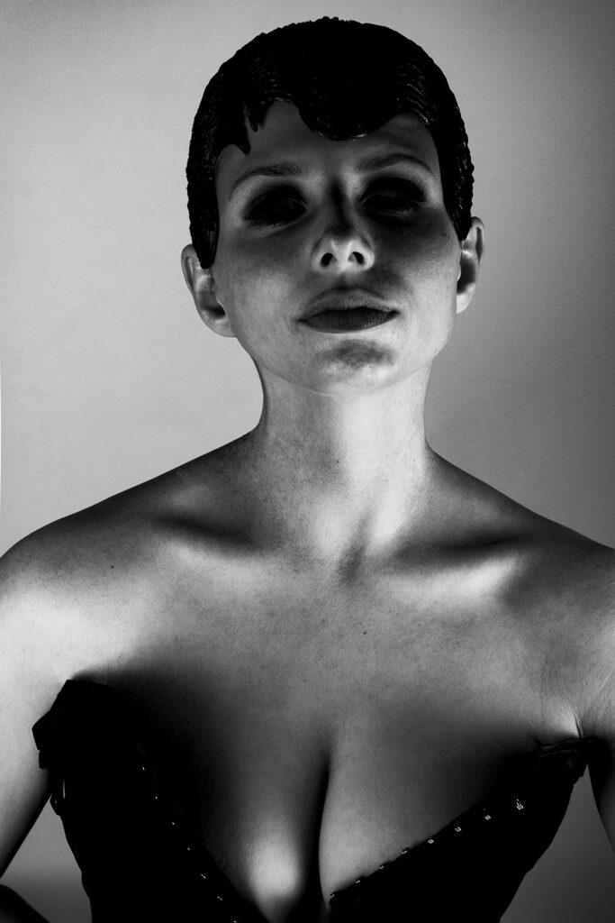 Photo d'un buste féminin par Elena Ramos.