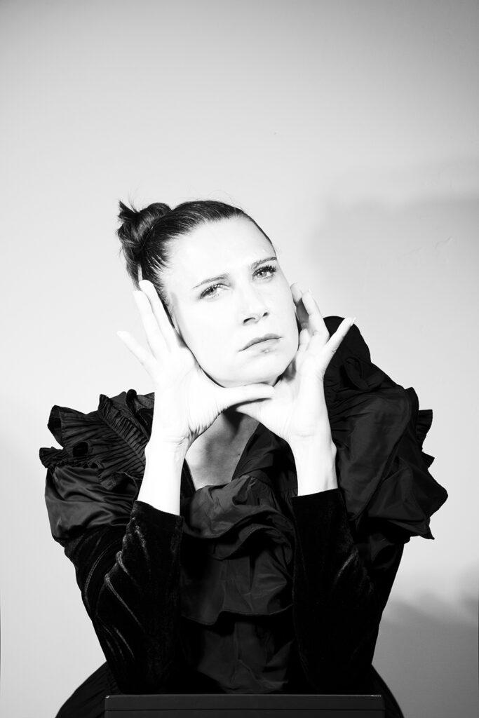 La comédienne Sarah Fuentes par Elena Ramos.